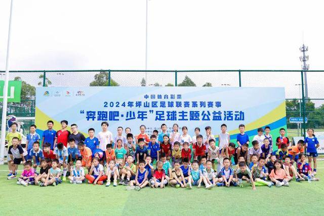记者：乌干达中场大卫·奥沃里在遇袭后伤势过重身亡，年仅27岁